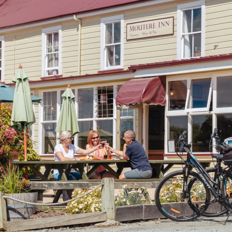 Moutere Inn, Craft beer heaven close to the Great Taste Trail